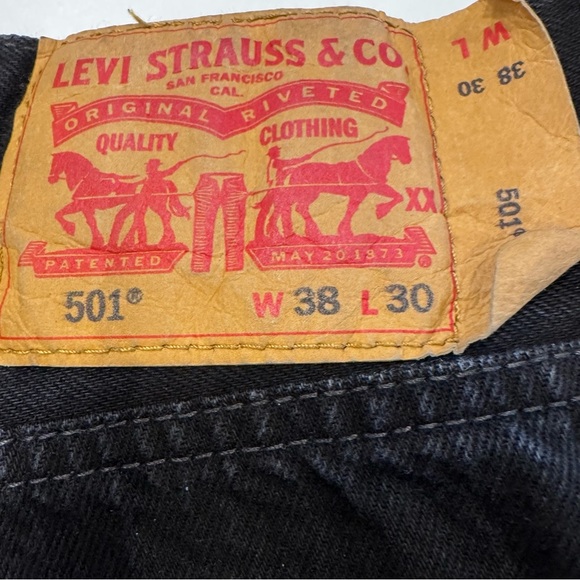 Levi’s Men’s 2pairs 1-Black 501 & 1- Blue 505 Sz 38X30 Lot Of 2 - Picture 2 of 14